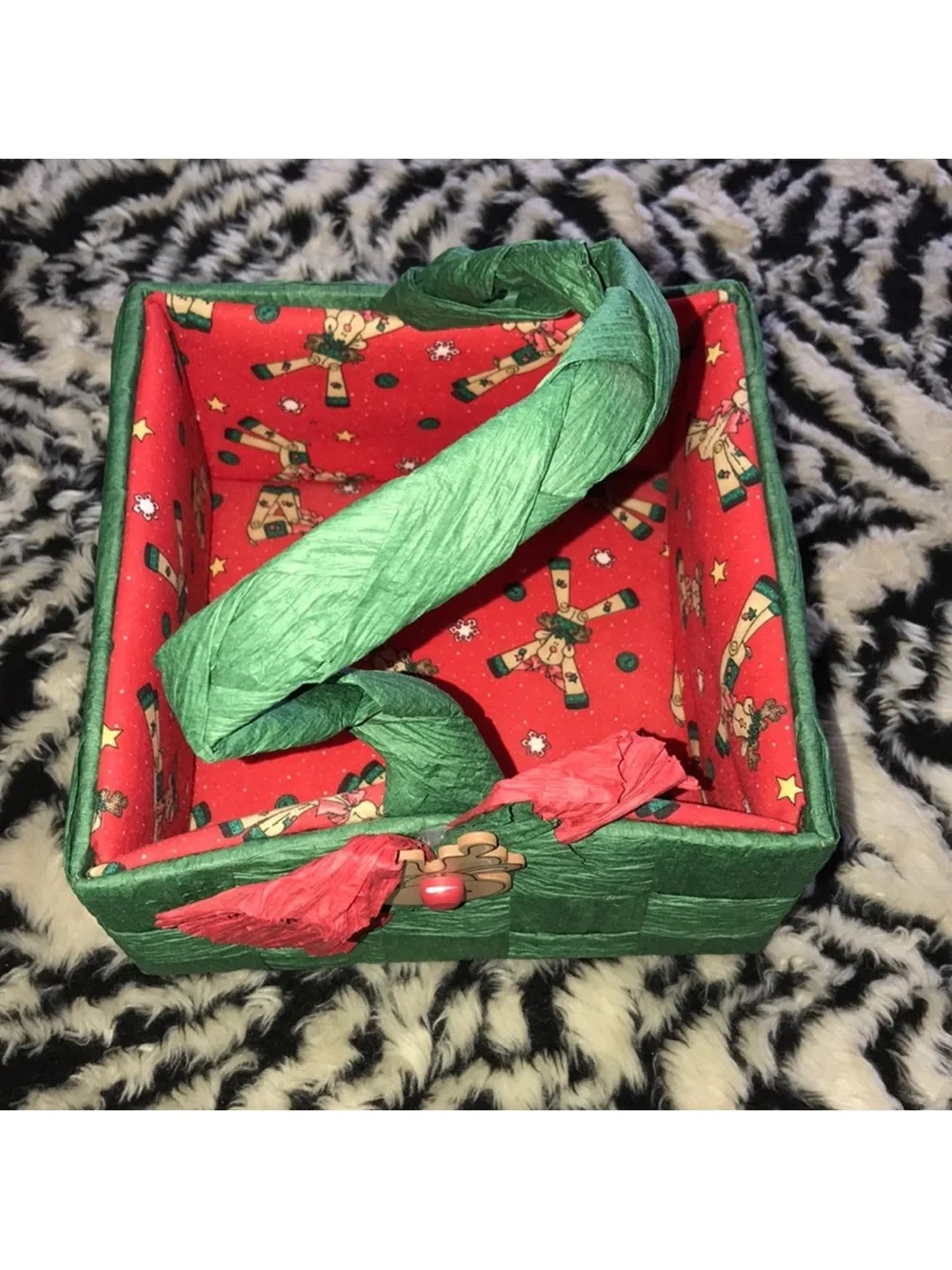 DIY Christmas basket 🧺 8x8 inches red and green with reindeer
